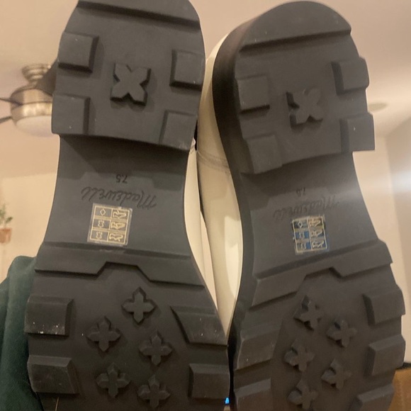 SOLD - Madewell Wyckoff Chelsea Lugsole Boots - Picture 7 of 8